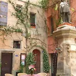 Le Pere Limpinpin Apartment *